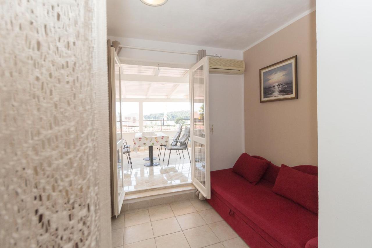 Rooms And Apartments Palma B&B Medulin Exterior foto